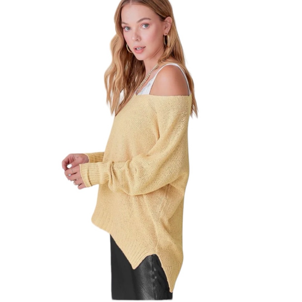 La Miel Winnie Sweater size Small/medium loose fit knit in a light pastel yellow